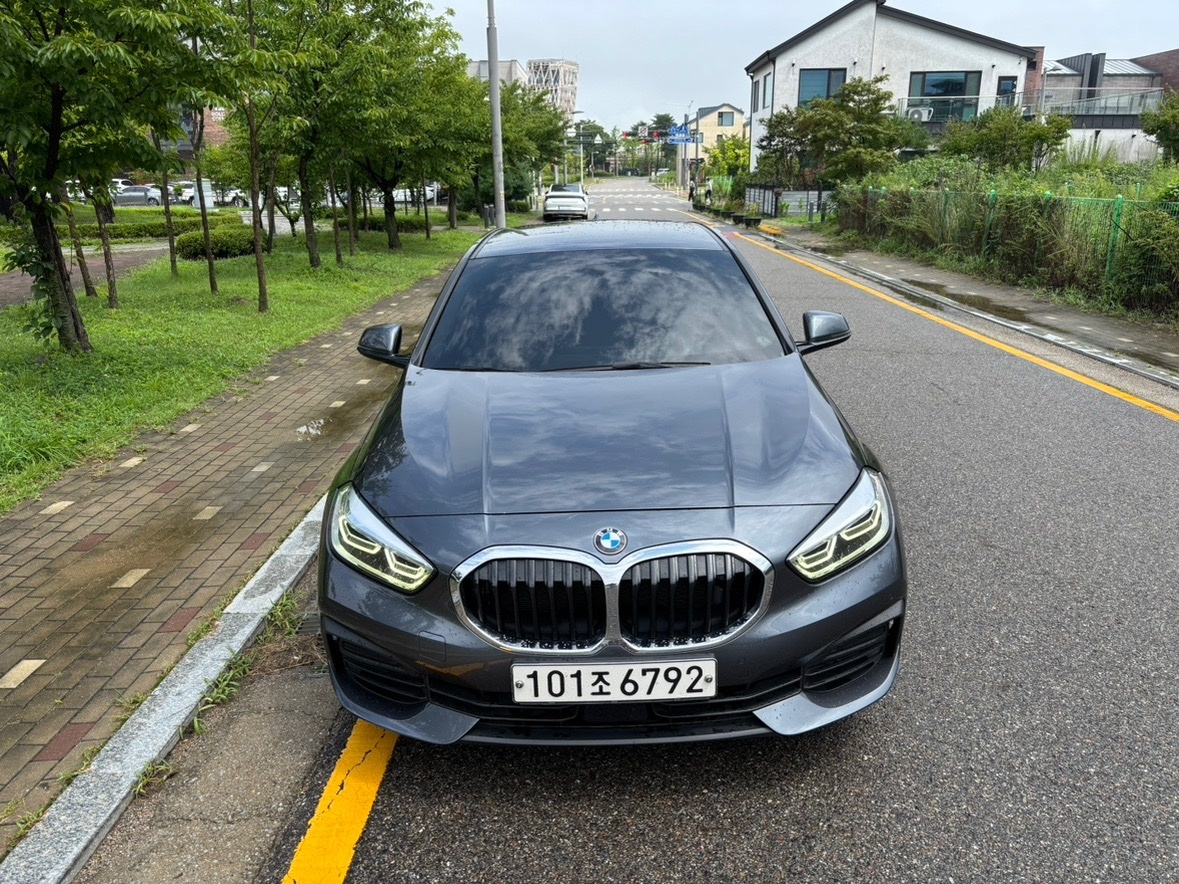 1시리즈 F40 118d 전기형 (150마력)조이 퍼스트 에디션 매물 썸네일
