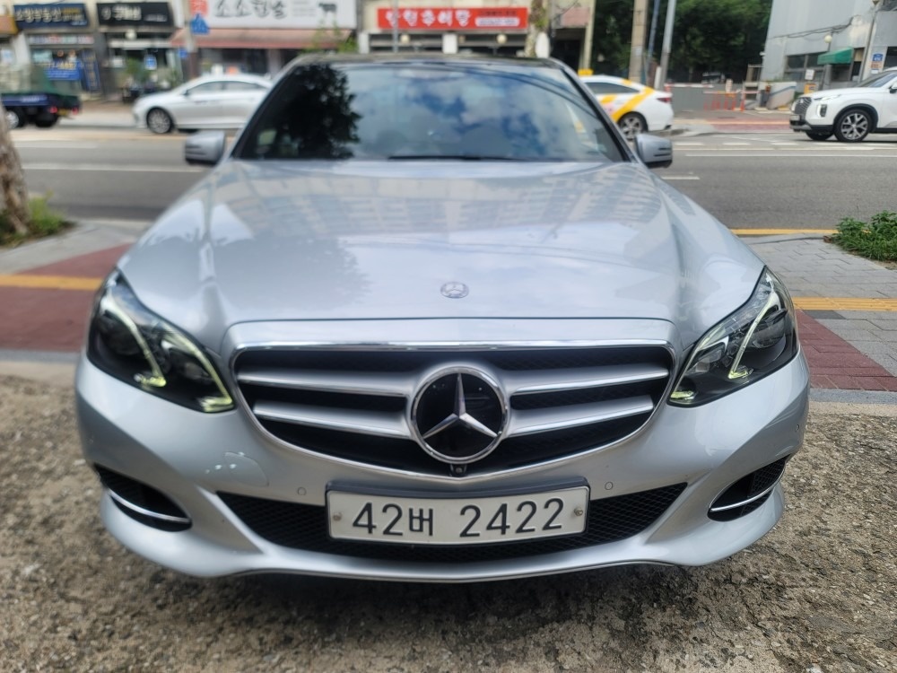 E 클래스 W212 E400 4Matic 후기형 (333마력) 매물 썸네일