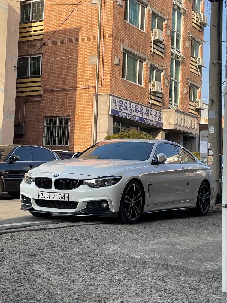 4시리즈 F32 430 i 쿠페 후기형 (252마력)M 스포츠 매물 썸네일
