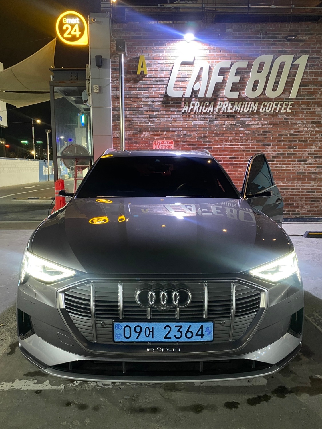 e-tron 전기(95kWh) AWD 55 quattro 매물 썸네일