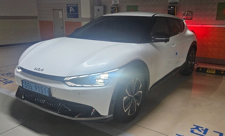 EV6 CV BEV(롱레인지/77.4kWh) AWD 어스(441km) 매물 썸네일