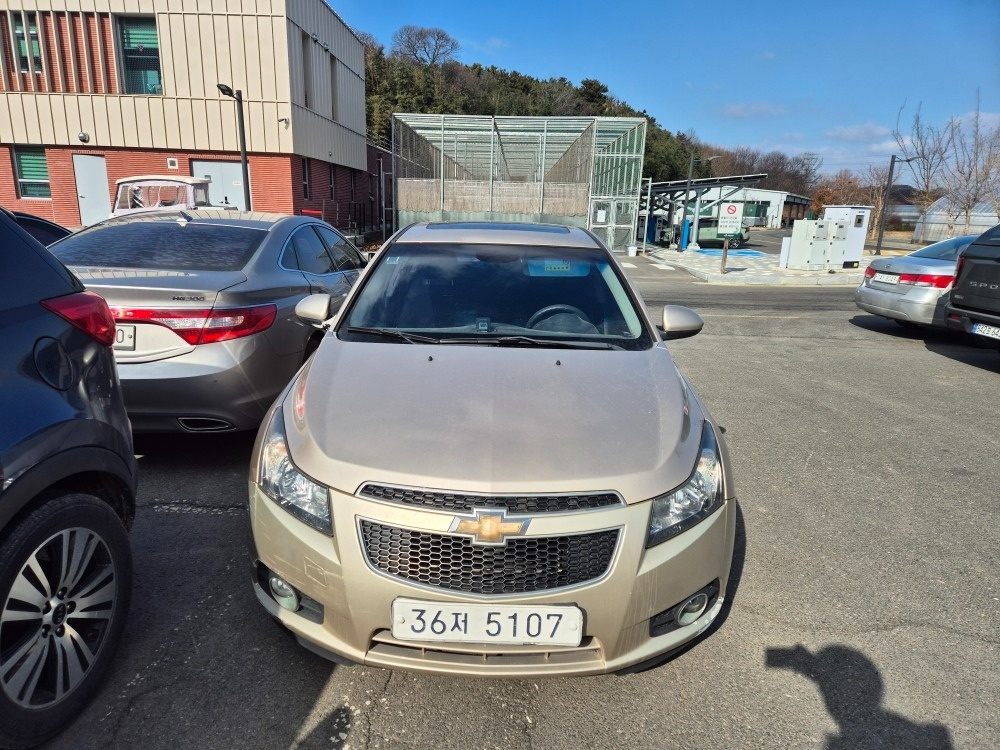 크루즈 J300 4도어 1.6 DOHC FWD LT 매물 썸네일