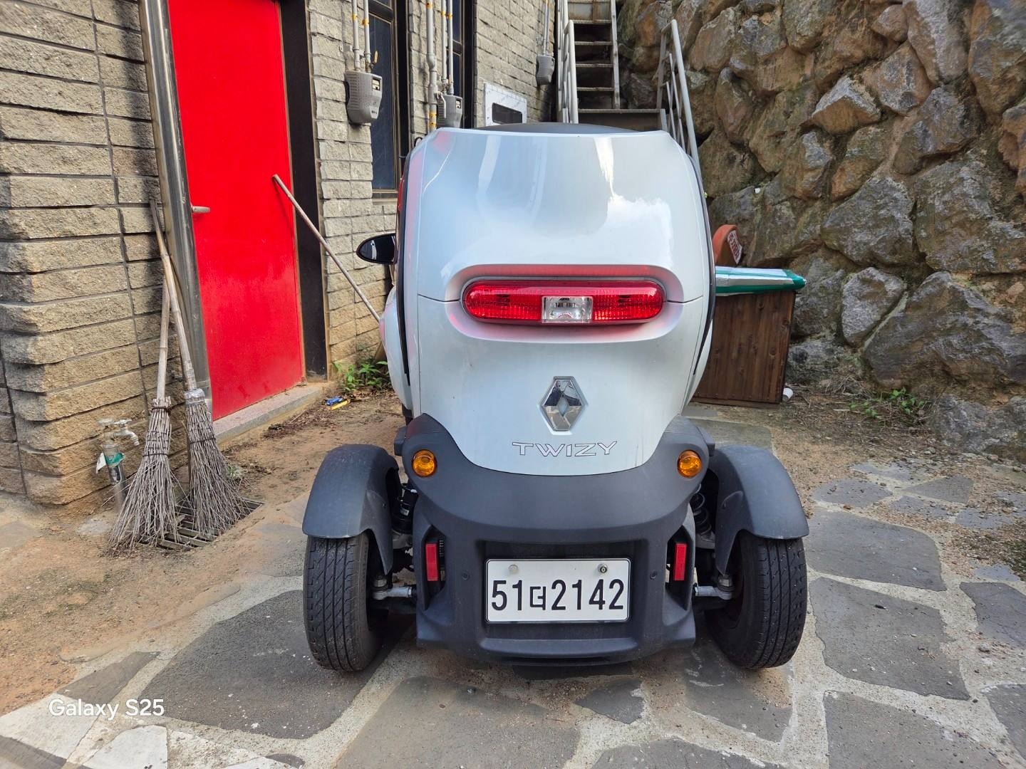 트위지 2인승(6.1KWh) 라이프(55km) 매물 썸네일