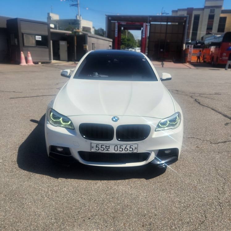 5시리즈 F10 528 i xDrive 후기형 (245마력) 매물 썸네일