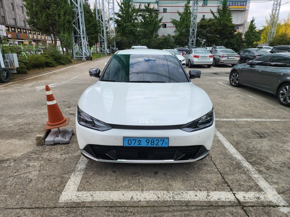 EV6 CV BEV(롱레인지/77.4kWh) AWD 어스(441km) 매물 썸네일