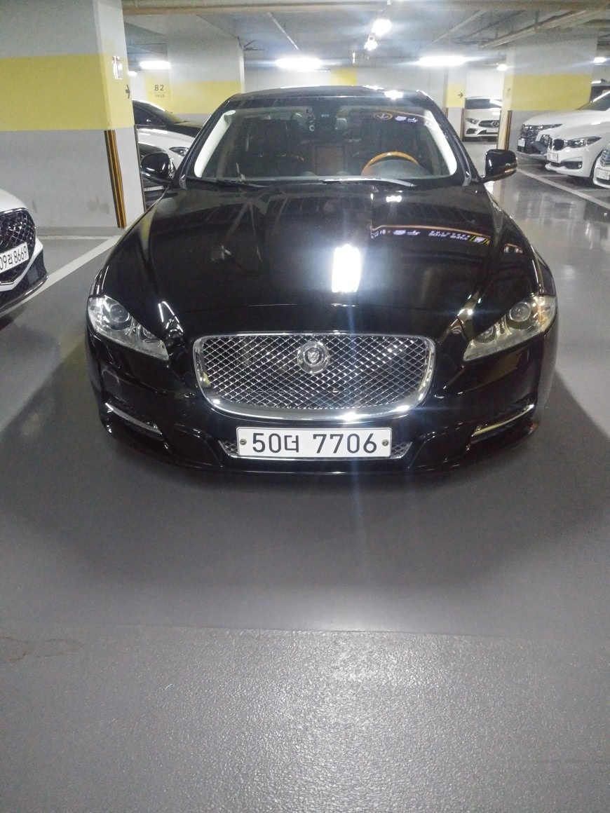 XJ X351 5.0 프리미엄 럭셔리 LWB 매물 썸네일