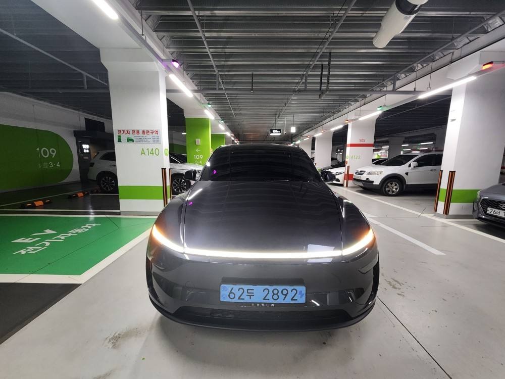 모델 Y 주니퍼 BEV(70.8 kWh) RWD 스탠다드 레인지 매물 썸네일