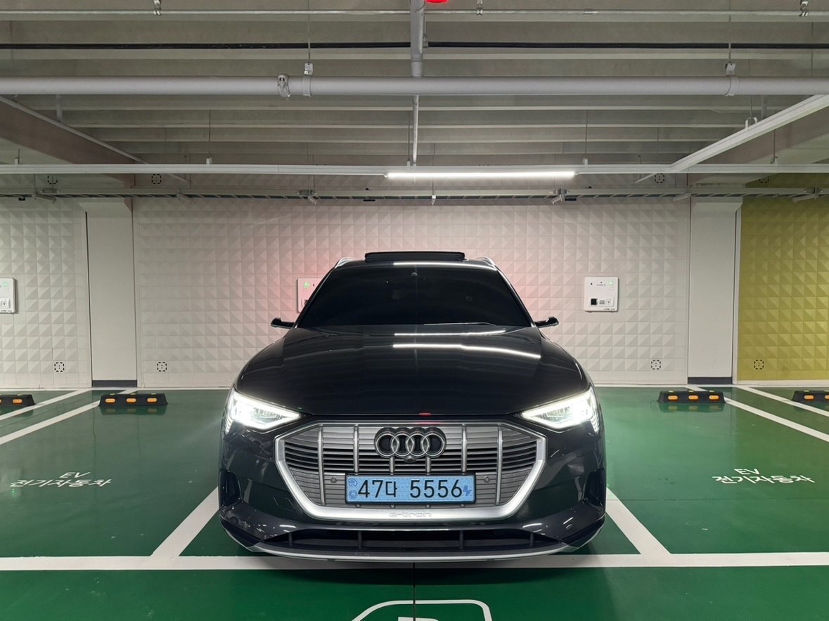 e-tron 전기(95kWh) AWD 55 quattro 매물 썸네일