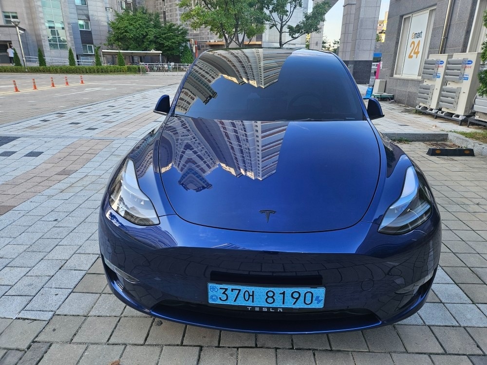 모델 Y BEV(75kWh) AWD 퍼포먼스 매물 썸네일