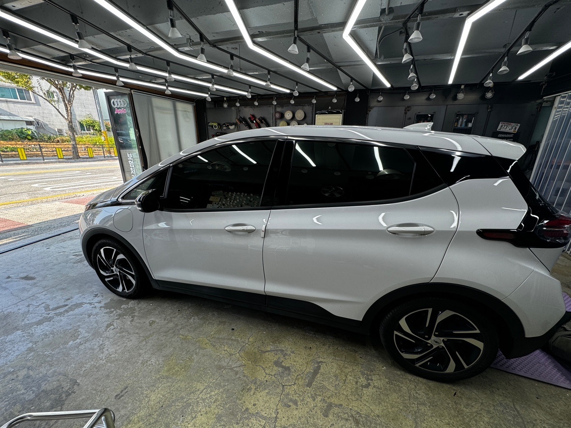 뉴 볼트 BEV(66kWh/414km) FWD 프리미어 매물 썸네일