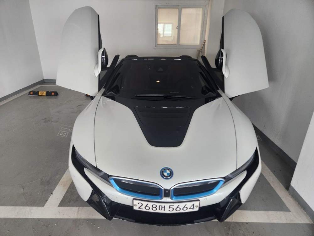 i8 I12 1.5 PHEV 로드스터 4WD (231마력) 매물 썸네일