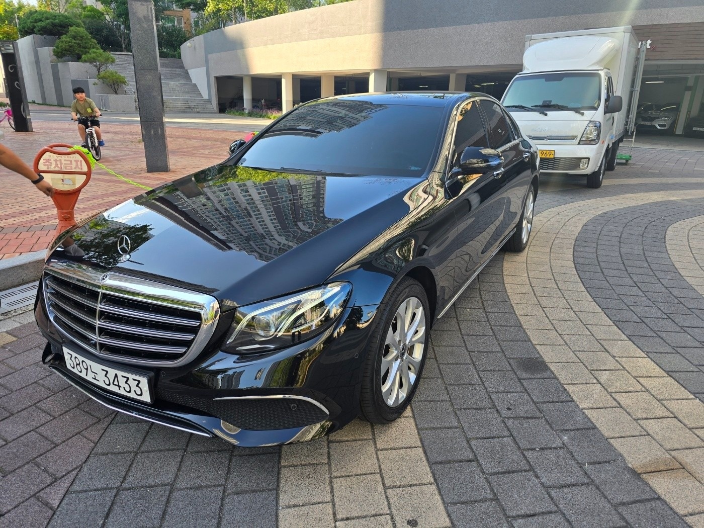 E 클래스 W213 E300 4Matic 전기형 (211마력)익스클루시브 매물 썸네일