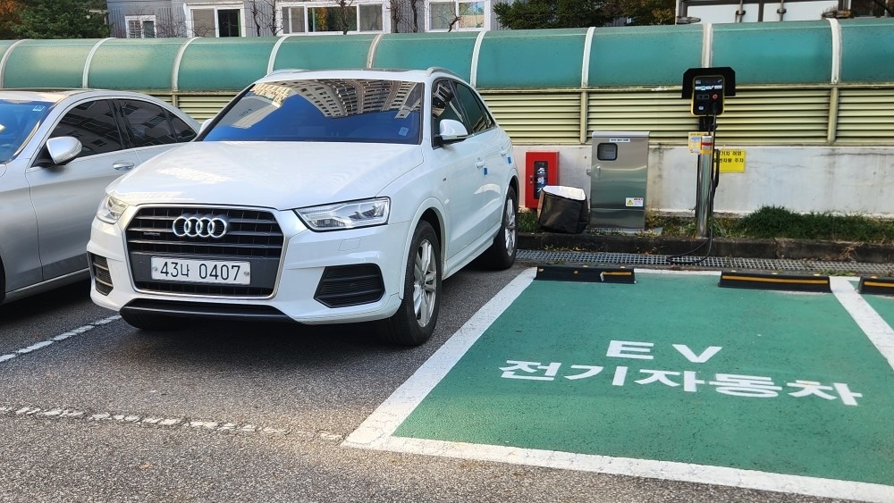 Q3 8U 35 TDI 콰트로 (184마력)스포츠라인 매물 썸네일