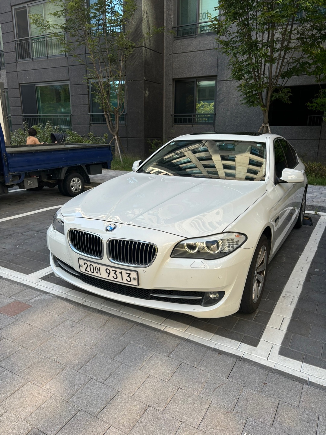 2011년식 BMW 520D 차량 판 중고차 직거래 (2)