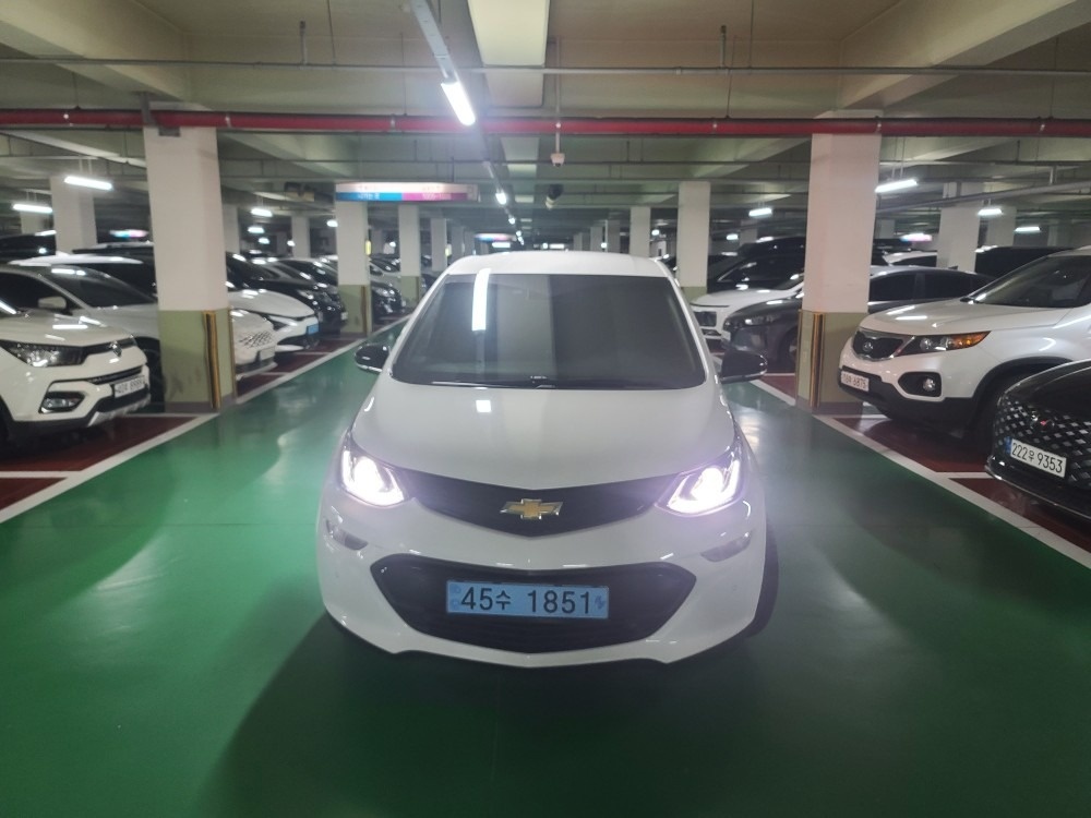 볼트 BEV(66kWh/414km) FWD (204마력) 매물 썸네일