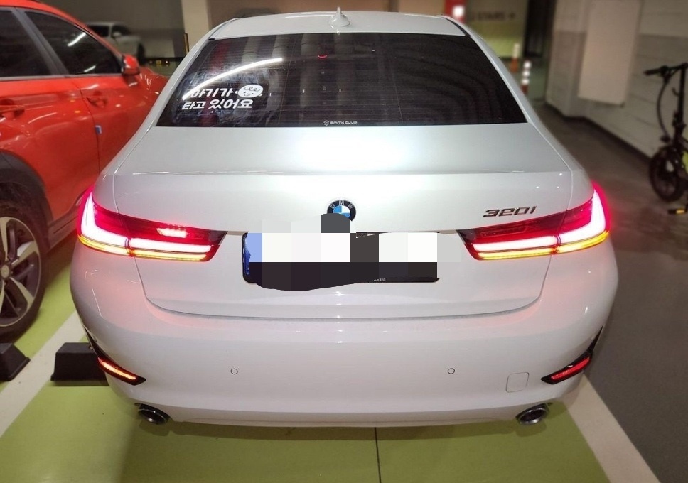 bmw 320i 입니다. 코너링 및  중고차 직거래 (2)