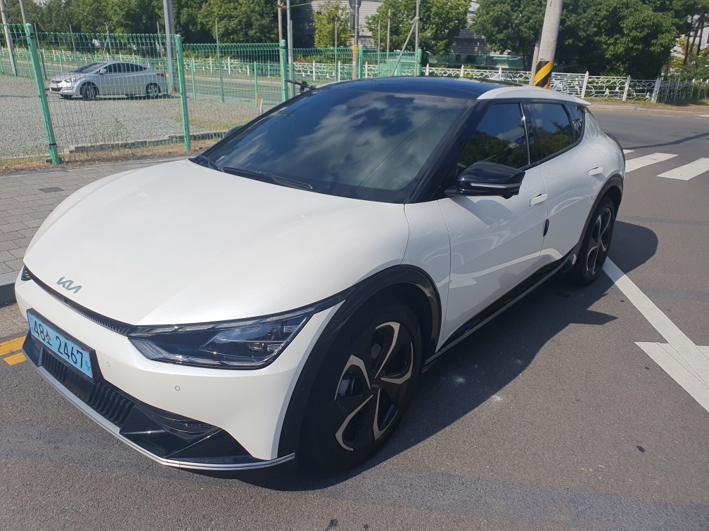 EV6 CV BEV(롱레인지/77.4kWh) RWD 어스(470km) 매물 썸네일