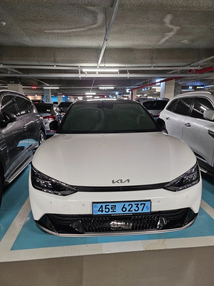 EV6 CV BEV(롱레인지/77.4kWh) AWD 어스(441km) 매물 썸네일