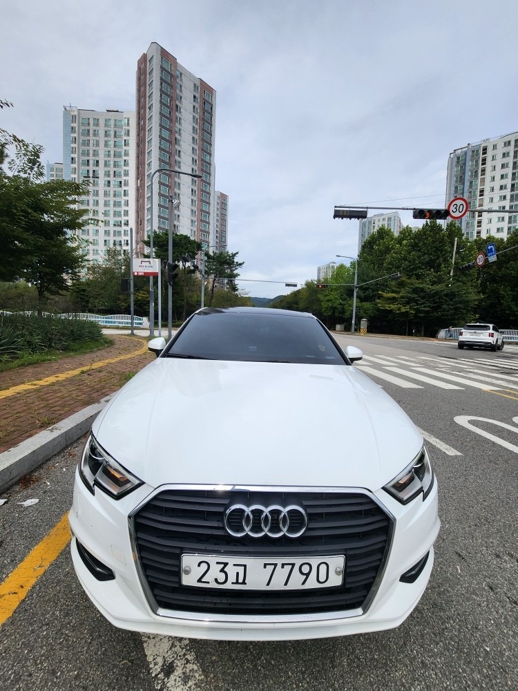 A3 8V 40 TFSI (186마력)세단 매물 썸네일