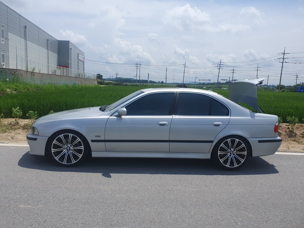 2002년식 E39 520i M5룩  중고차 직거래 (2)