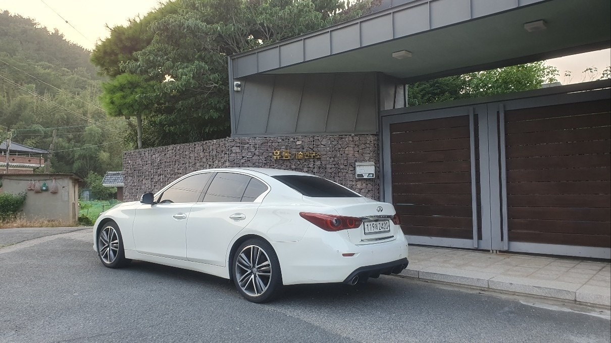 닛산 인피니티 Q50 2.2디젤 
판 중고차 직거래 (2)