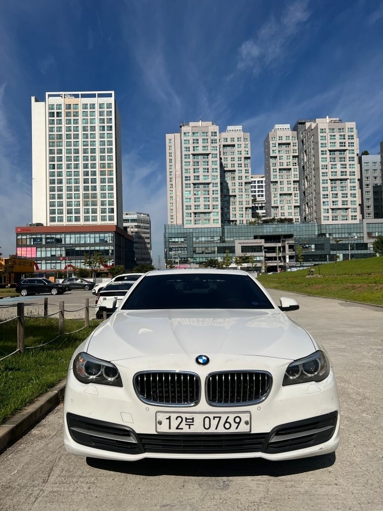 컨디션 최상의 BMW 528i X드라