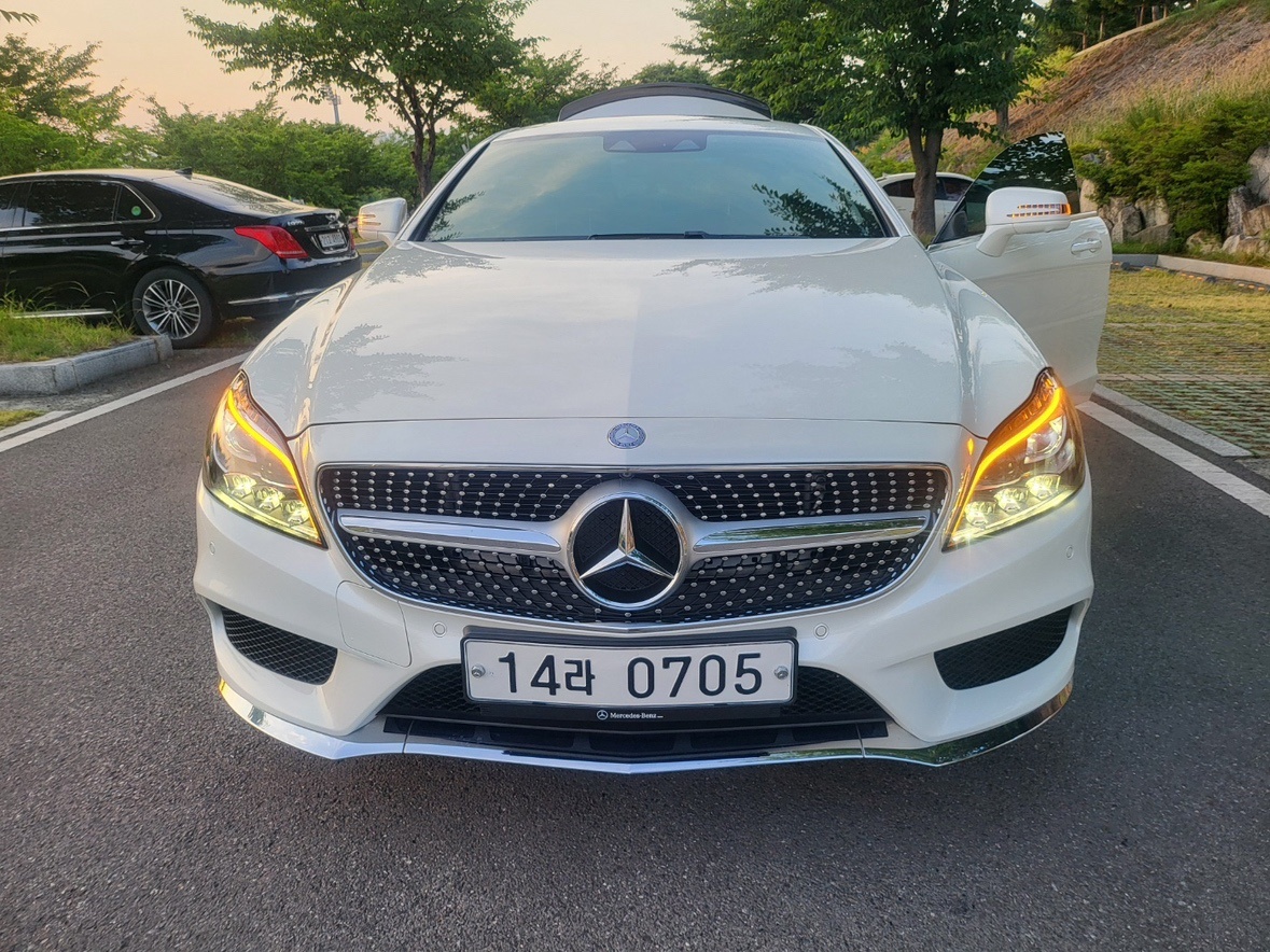 벤츠 cls 400 amg 라인 
타