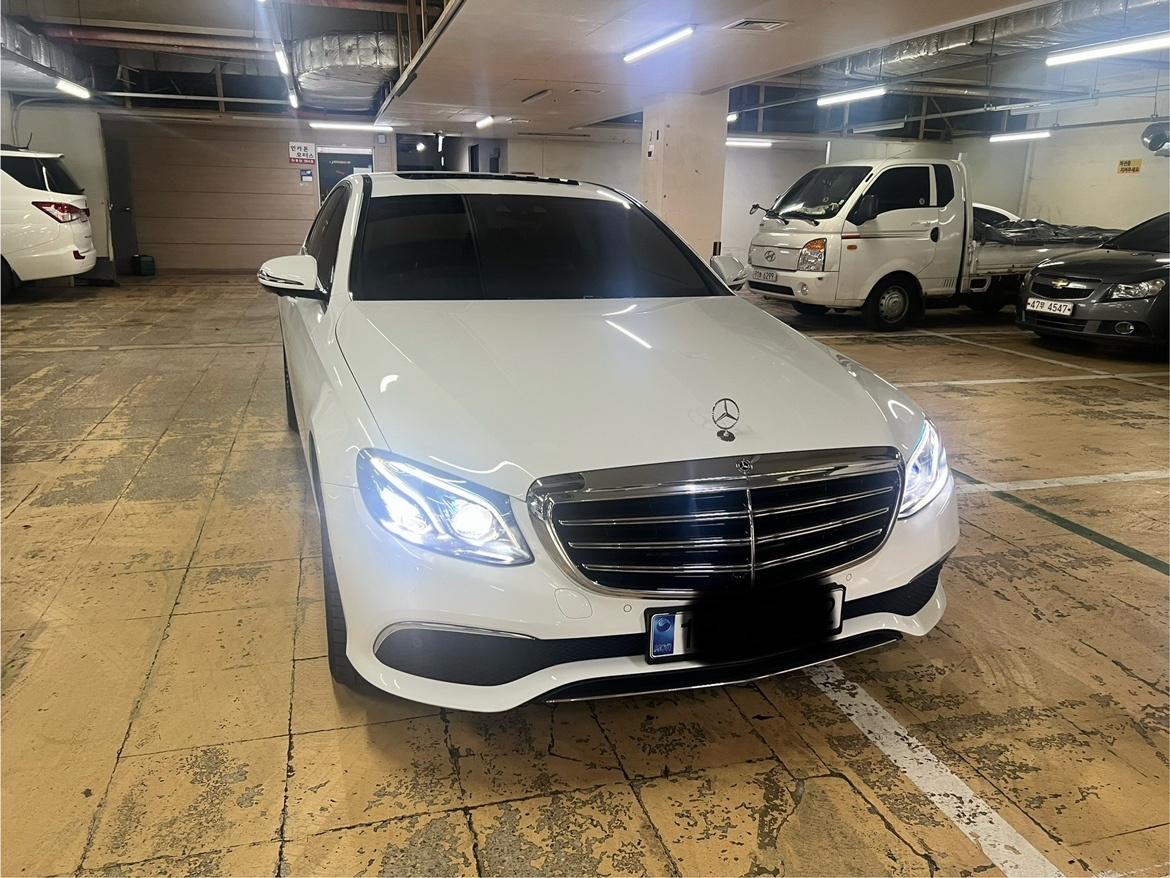 E 클래스 W213 E300 4Matic 전기형 (211마력)익스클루시브 매물 썸네일