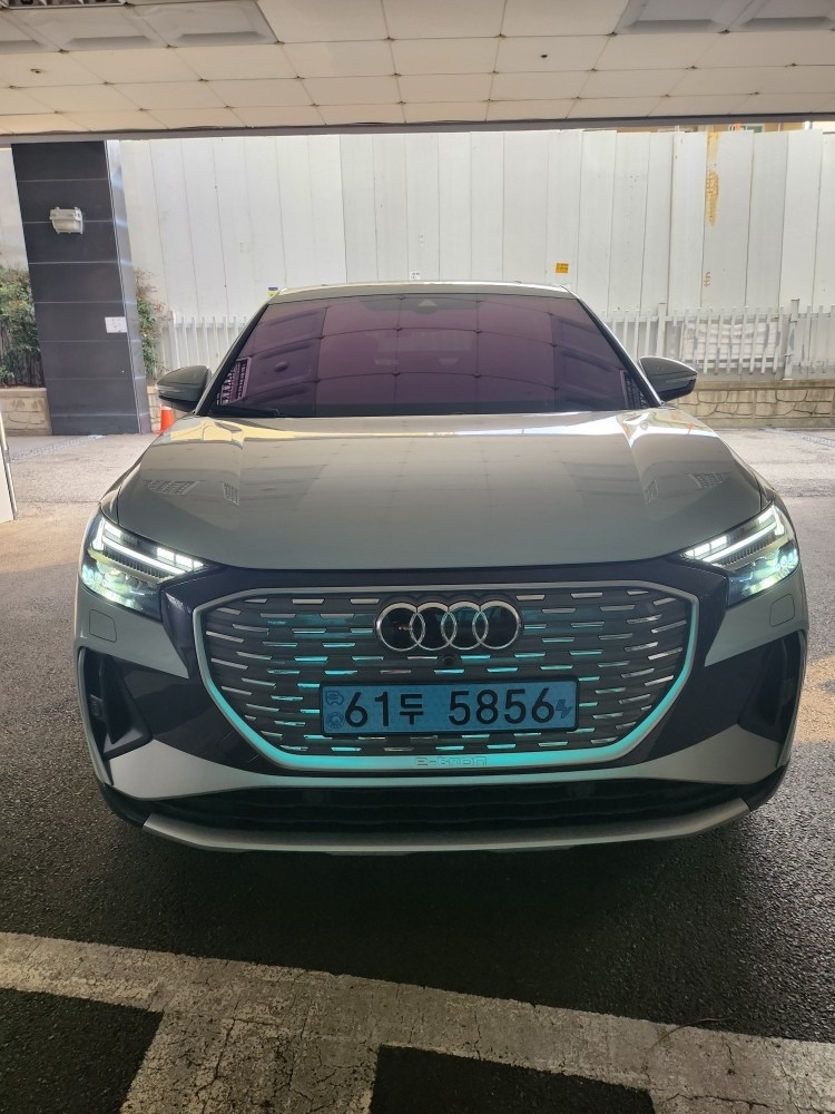 Q4 e-tron BEV(82kWh) 스포트백 RWD 40 (357km) 매물 썸네일