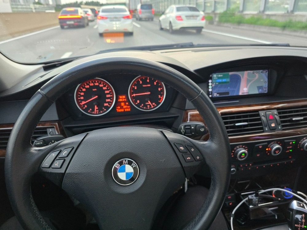 누유 누수 없는 BMW E60 528 중고차 직거래 (14)