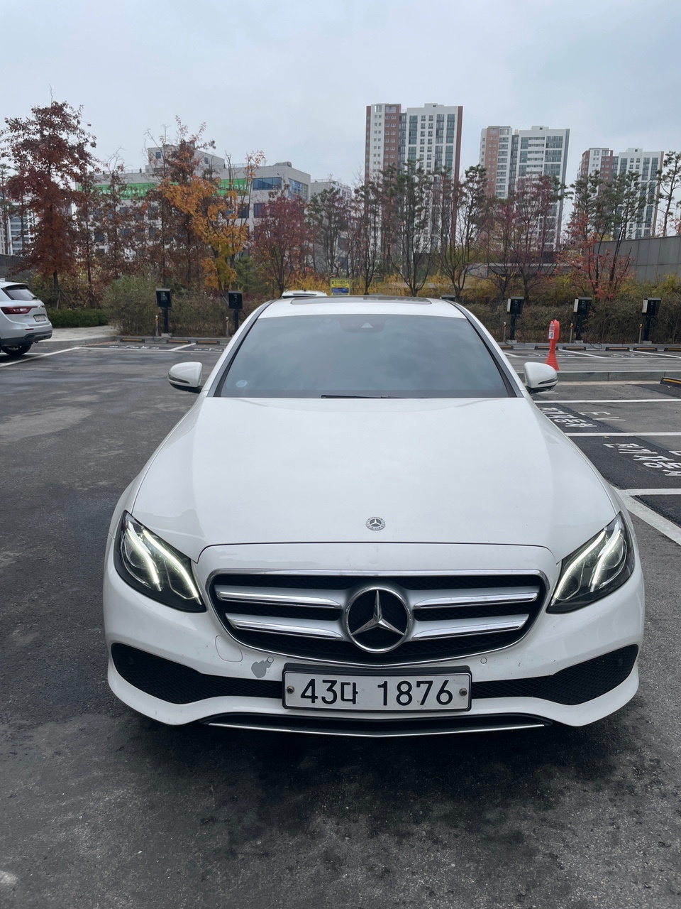 E 클래스 W213 E300 전기형 (211마력)아방가르드 매물 썸네일