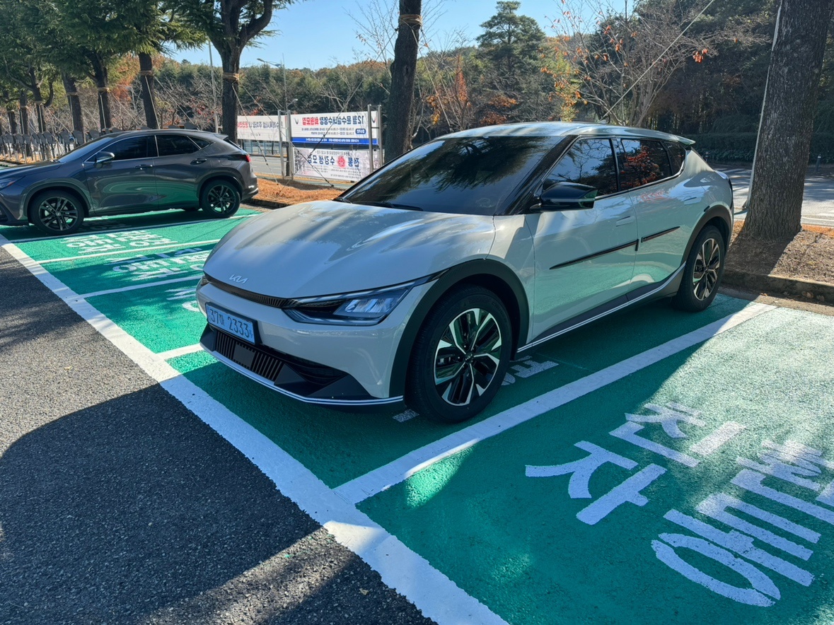 EV6 CV BEV(스탠다드/58.0kWh) RWD 라이트(370km) 매물 썸네일