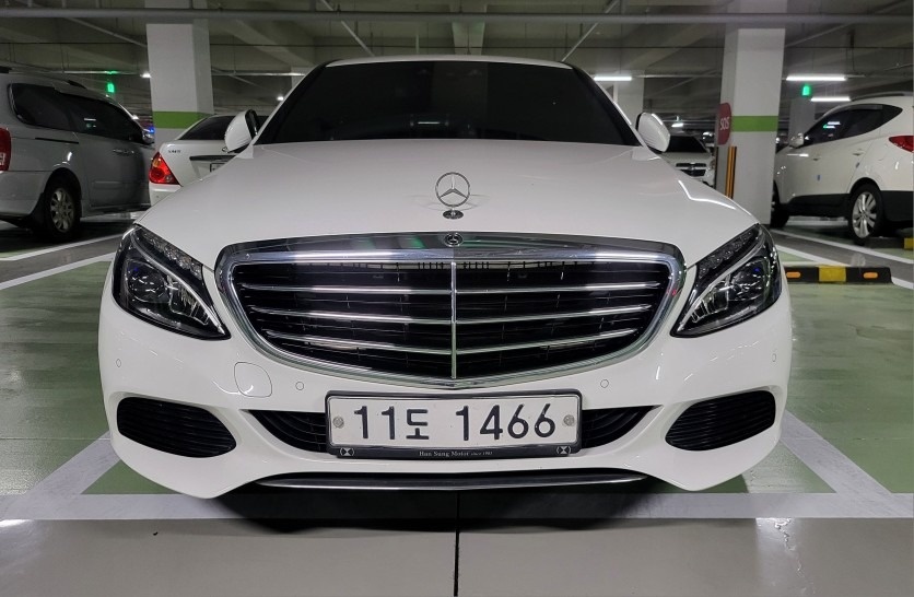 C 클래스 W205 C220 블루텍 (204마력)아방가르드 매물 썸네일