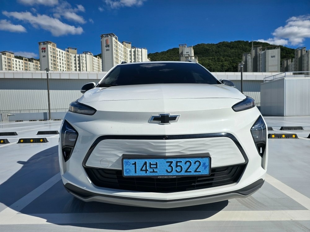 볼트 EUV BEV(66KWh/402km) FWD 프리미어 매물 썸네일