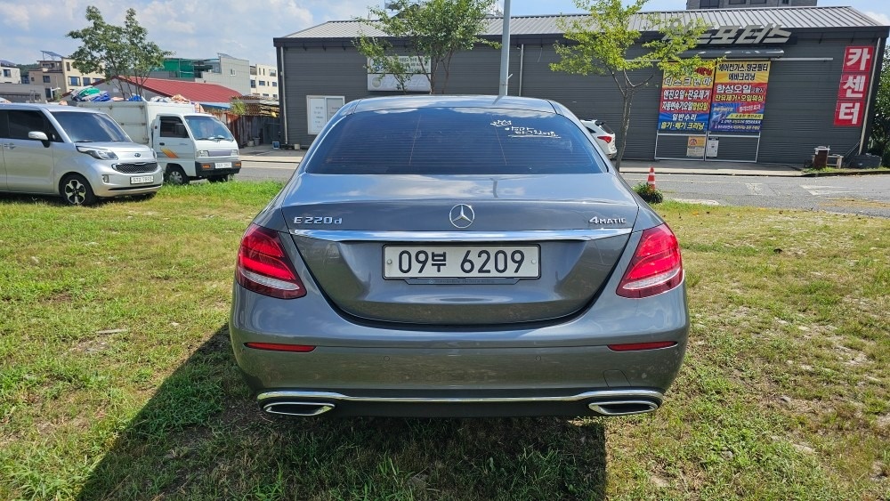 E 클래스 W213 E220 d 4Matic 전기형 (194마력)아방가르드 매물 썸네일