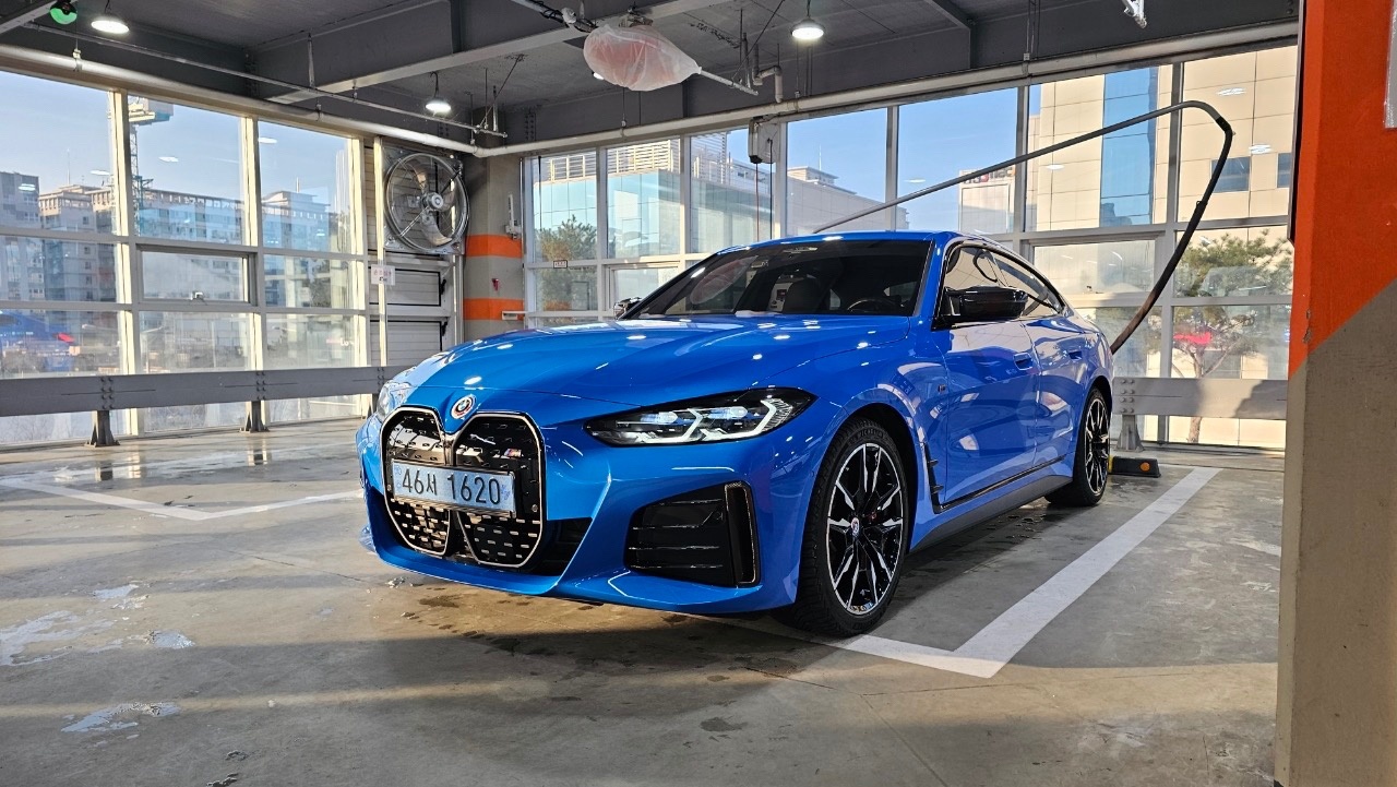 i4 그란쿠페G26 M50(84kWh) xDrive 프로 스페셜 에디션 매물 썸네일