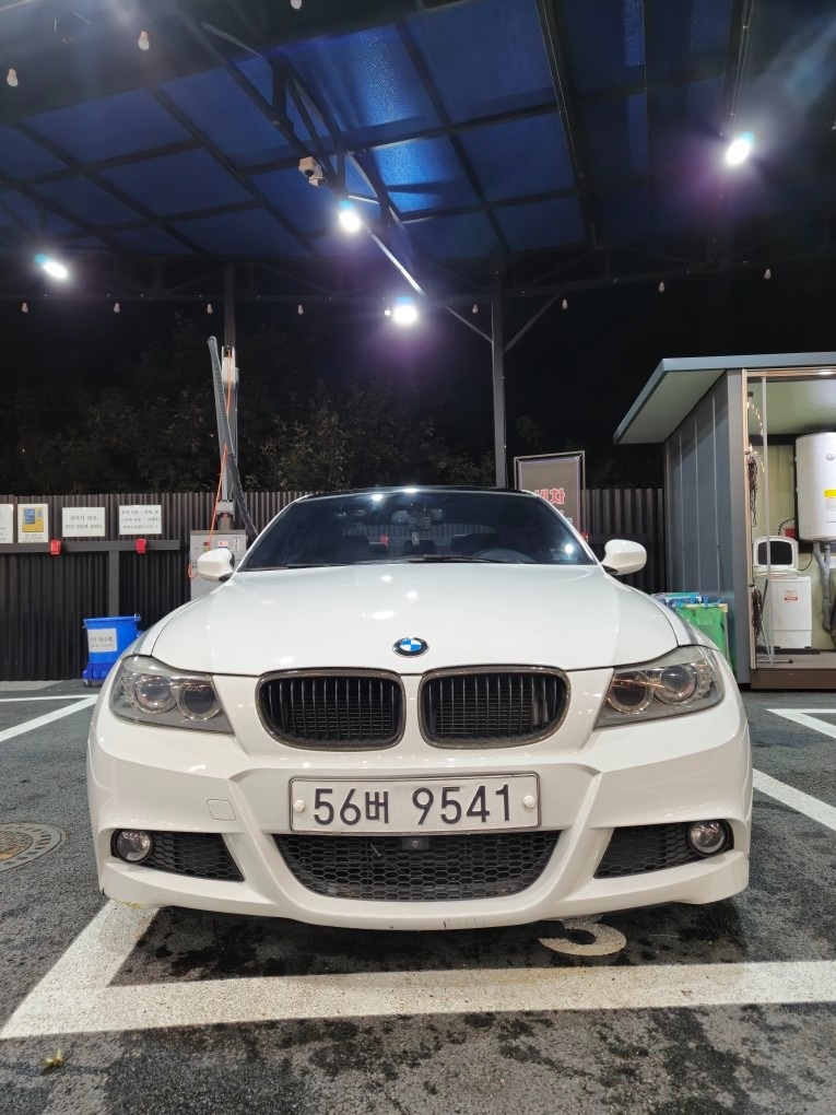 E90 320d m팩 화이트 차량
키 중고차 직거래 (4)