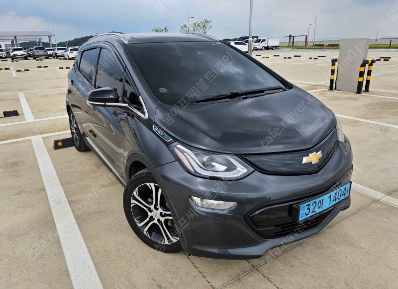 볼트 BEV(66kWh/414km) FWD 프리미어 매물 썸네일