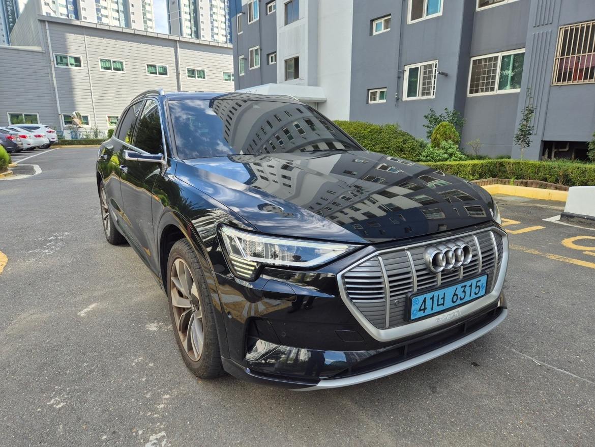 e-tron 전기(95kWh) AWD 55 quattro 매물 썸네일