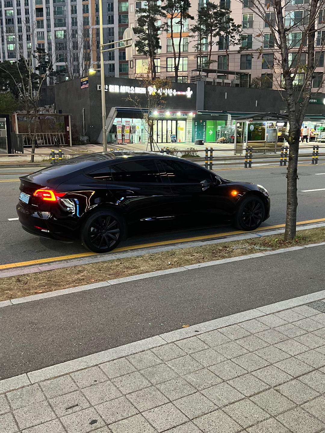 모델 3 BEV(75kWh) AWD 롱 레인지 매물 썸네일