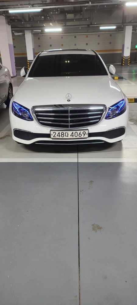 E 클래스 W213 E220 d 4Matic 후기형 (194마력)익스클루시브 매물 썸네일