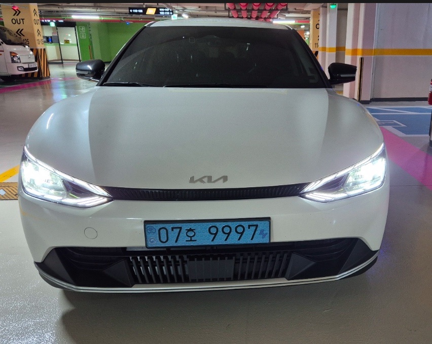 EV6 CV BEV(롱레인지/77.4kWh) AWD 라이트(441km) 매물 썸네일