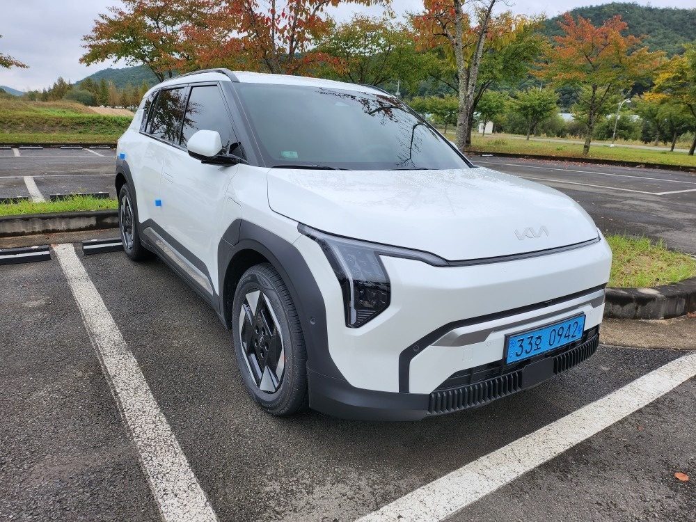 EV3 SV1 BEV(롱레인지/81.4kWh) FWD 어스(501km) 매물 썸네일