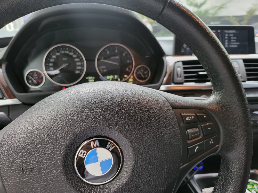 BMW 320d F30 판매.
201 중고차 직거래 (9)