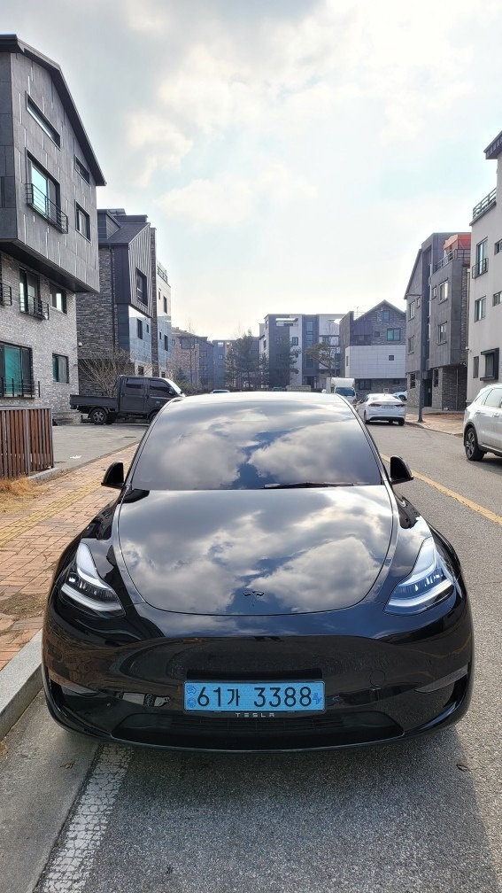 모델 Y BEV(75kWh) AWD 롱 레인지 매물 썸네일