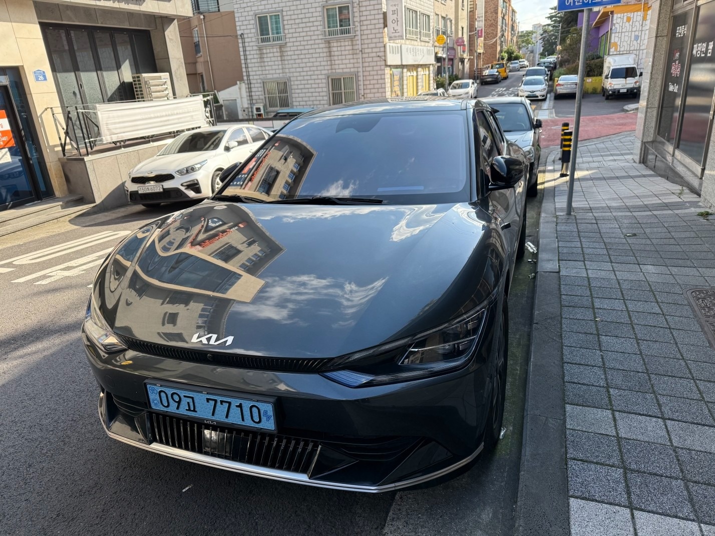 EV6 CV BEV(롱레인지/77.4kWh) RWD 어스(470km) 매물 썸네일