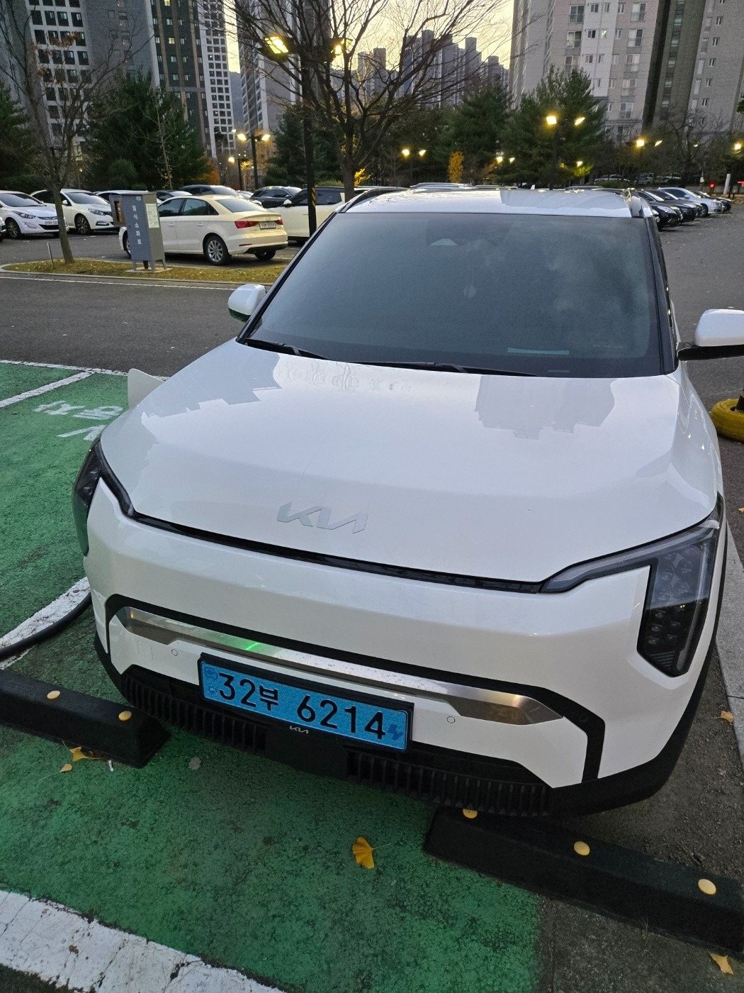 EV3 SV1 BEV(롱레인지/81.4kWh) FWD 어스(501km) 매물 썸네일