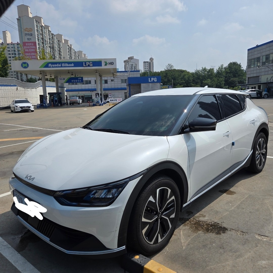 EV6 CV BEV(스탠다드/58.0kWh) RWD 에어(370km) 매물 썸네일