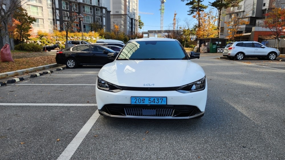 EV6 CV BEV(롱레인지/77.4kWh) AWD 어스(441km) 매물 썸네일