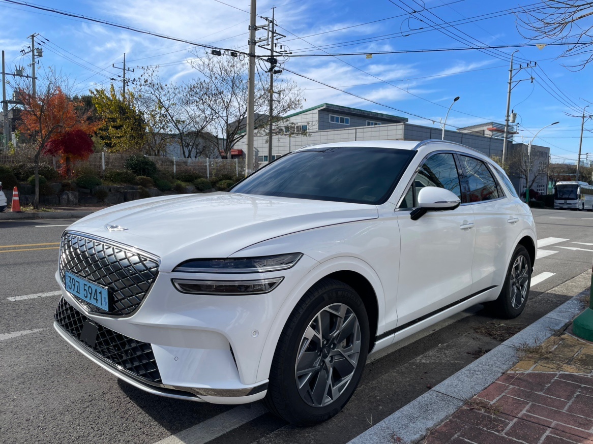 GV70  JK1 BEV(77.4kWh) AWD 19인치 (기본디자인) 매물 썸네일